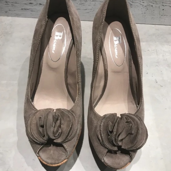 Super cute open toes heels from Browns • Gray suede • Size 6 - Picture 2 of 6